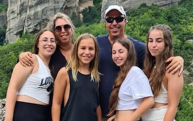 Agam Berger, à droite, avec sa famille (Crédit : Autorisation)