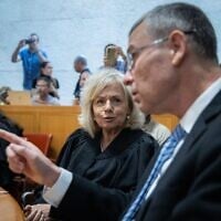 Le ministre de la Justice Yariv Levin, à droite, et la procureure générale Gali Baharav-Miara assistant à une cérémonie d'adieu pour Uzi Vogelman, alors président par intérim de la Cour suprême, à la Cour suprême, à Jérusalem, le 1er octobre 2024. (Crédit : Oren Ben Hakoon/Pool)
