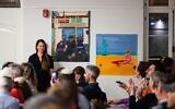 Michal Berman, artiste ayant participé à la résidence « Where You From ? » au Olim Artists Lab, à Neve Schechter, à Tel Aviv, lors d'une soirée de présentation le 5 janvier 2025. (Crédit Yaïr Meyuchas)
