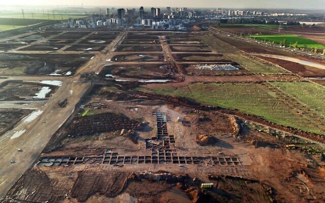 Les fouilles de l'Autorité israélienne des antiquités près de Kiryat Gat, une image diffusée le 6 janvier 2024. (Crédit : Emil Aladjem/Autorité israélienne des antiquités)