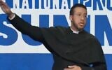 Le père Calvin Robinson rend hommage à Elon Musk lors du Sommet national pro-vie, le 25 janvier 2025, à Washington. (Capture d'écran X, utilisée conformément à l'article 27a de la loi sur les droits d'auteur)