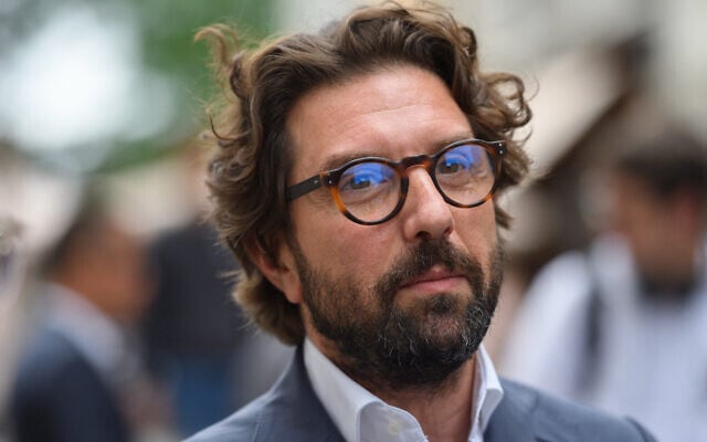 Le secrétaire général de la Coordination intercommunautaire contre l'antisémitisme et la diffamation (CICAD), Johanne Gurfinkiel, réagit lors d'une pause déjeuner dans le procès de l'humoriste français Dieudonné MBala MBala pour des propos négationnistes présumés tenus lors de spectacles en Suisse en 2019, le 5 juillet 2021 au palais de justice de Genève.
(Photo de Fabrice COFFRINI / AFP) Le secrétaire général de la Coordination intercommunautaire contre l'antisémitisme et la diffamation (CICAD), Johanne Gurfinkiel, réagit lors d'une pause déjeuner dans le procès de l'humoriste français Dieudonné MBala MBala pour des propos négationnistes présumés tenus lors de spectacles en Suisse en 2019, le 5 juillet 2021 au palais de justice de Genève.
(Photo de Fabrice COFFRINI / AFP)