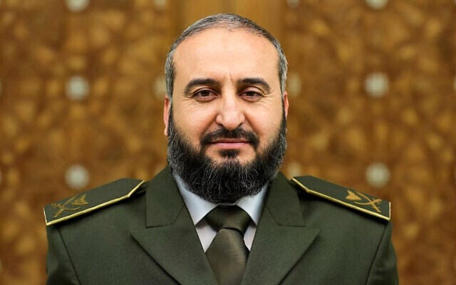 Le ministre de la Défense du gouvernement intérimaire syrien Murhaf Abu Qasra à Damas, le 6 janvier 2025. (Crédit : SANA/AFP) Le ministre de la Défense du gouvernement intérimaire syrien Murhaf Abu Qasra à Damas, le 6 janvier 2025. (Crédit : SANA/AFP)