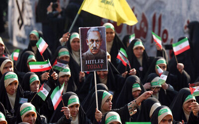 Des iraniens défilent dans les rues de Téhéran lors d'un rassemblement anti-Israël, le 10 janvier 2025. (Crédit : AFP)