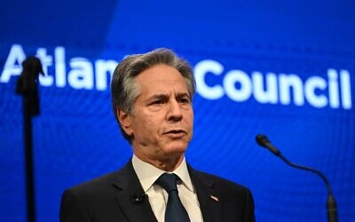 Le Secrétaire d'Etat américain Antony Blinken s'exprimant à l'Atlantic Council de Washington, le 14 janvier 2025. (Crédit : Andrew Caballero-Reynolds/AFP)