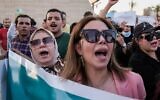 Des manifestants se rassemblent pour protester contre une proposition de loi autorisant le mariage des mineures sur la place Tahrir à Bagdad, en Irak, le 8 août 2024. (Crédit : AP Photo/Hadi Mizban, File)