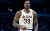 Dwight Howard lors d'un match de basket-ball de la NBA contre les Suns de Phoenix, le 13 janvier 2022, à Phoenix. (Crédit : AP Photo/Rick Scuteri)