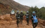 Les Casques bleus de la FINUL sécurisent la zone de Khardali, dans le sud-Liban, en application du cessez-le-feu conclu entre Israël et le Hezbollah le 27 novembre 2024. (Crédit : AP Photo/ Mohammed Zaatari)