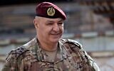 Le commandant de l'armée libanaise, le général Joseph Aoun, arrivant pour une réunion avec le Premier ministre grec Kyriakos Mitsotakis et le Premier ministre intérimaire libanais Najib Mikati, au palais du gouvernement, à Beyrouth, au Liban, le 16 décembre 2024. (Crédit : Bilal Hussein/AP)