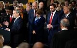Le rabbin Ari Berman priant lors de la 60e investiture présidentielle au Capitole, à Washington, le 20 janvier 2025. (Crédit : Julia Demaree Nikhinson/AP/Pool)