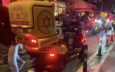 La scène d'une attaque au couteau à Tel-Aviv le 21 janvier 2025. (Crédit : Magen David Adom)