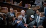 Le Premier ministre Benjamin Netanyahu entouré de députés émus après sa sortie de l'hôpital, moins de deux jours après une ablation de la prostate, pour participer à un vote crucial sur le budget, à la Knesset, le 31 décembre 2024. (Crédit : Chaïm Goldberg/Flash90)