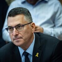 Le ministre des Affaires étrangères Gideon Saar assistant à une audience de la commission de la Constitution, du Droit et de la Justice de la Knesset, le 21 janvier 2025. (Crédit : Yonatan Sindel/Flash90)