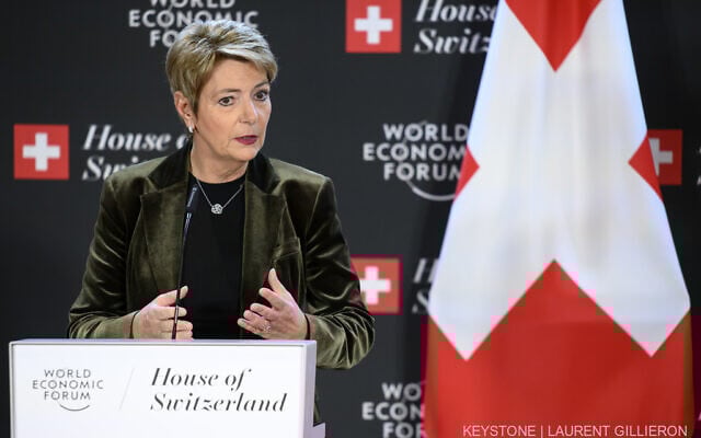 La présidente de la Confédération suisse, Karin Keller-Sutter, prononce un discours à l'occasion du Forum économique mondial, à Davos, le 23 janvier 2025. (Crédit : X / Karin Keller-Sutter) La présidente de la Confédération suisse, Karin Keller-Sutter, prononce un discours à l'occasion du Forum économique mondial, à Davos, le 23 janvier 2025. (Crédit : X / Karin Keller-Sutter)
