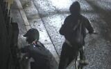 Une image diffusée par la police  Nouvelle-Galles du Sud montrant les suspects d'une attaque contre une synagogue de Sydney, en Australie, le 11 janvier 2025. (Crédit : Police de Nouvelle-Galles du Sud)