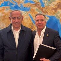 Le Premier ministre Benjamin Netanyahu avec l'envoyé du président élu américain Donald Trump pour le Proche-Orient, Steve Witkoff, dans son bureau, à Jérusalem, le 11 janvier 2025. (Crédit : Porte-parole du bureau du Premier ministre)