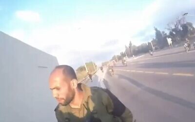 Un commandant de la Nukhba du Hamas, Abd al-Hadi Sabah, lors du pogrom du 7 octobre 2023, sur une photo publiée le 31 décembre 2024.  (Crédit : Armée israélienne)