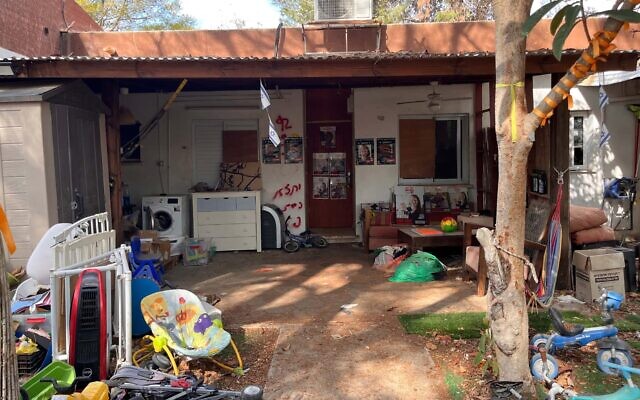 La maison de la famille Bibas au kibboutz Nir Oz, en janvier 2025 (Tal Schneider/Times of Israel)
•