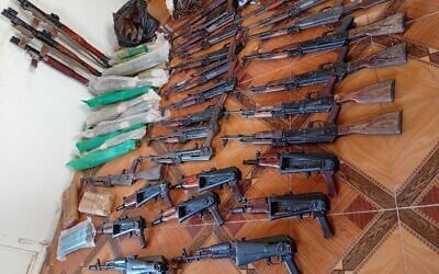 Des armes destinées au Hezbollah saisies par les autorités syriennes, 26 janvier 2025. (Crédit : SANA)