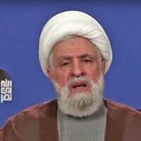 Le secrétaire général du Hezbollah, Naïm Qassem, prononçant un discours télévisé le 14 décembre 2024. (Crédit : Capture d'écran de Press TV ; utilisée conformément à l'article 27a de la loi sur les droits d'auteur)