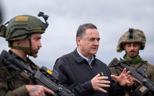 Le ministre de la Défense Israel Katz en visite sur une position de l'armée israélienne, au sud-Liban, le 22 décembre 2024. (Crédit : Ariel Hermoni/Ministère de la Défense) Le ministre de la Défense Israel Katz en visite sur une position de l'armée israélienne, au sud-Liban, le 22 décembre 2024. (Crédit : Ariel Hermoni/Ministère de la Défense)