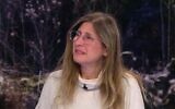 Idit Ohel, mère de l'otage Alon Ohel, interviewée au journal télévisé de N12, le 9 février 2025 (Crédit : capture d'écran de N12)