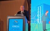 Le Contrôleur de l'État Matanyahu Englman s'exprime devant l'Association des trésoriers, le 27 février 2025. (Crédit : State Comptroller's Office)