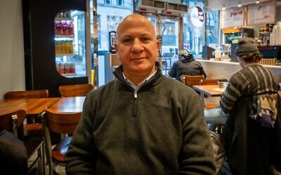 Le Dr Tareq Abu Hamed, directeur de l'Institut Arava d'Israël, à New York, le 14 février 2025. (Crédit : Luke Tress/Times of Israel)