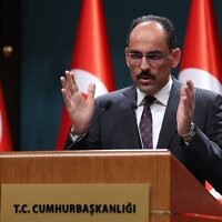 Ibrahim Kalin donne une conférence de presse, à Ankara, le 25 mai 2022. (Crédit : Adem Altan/AFP)