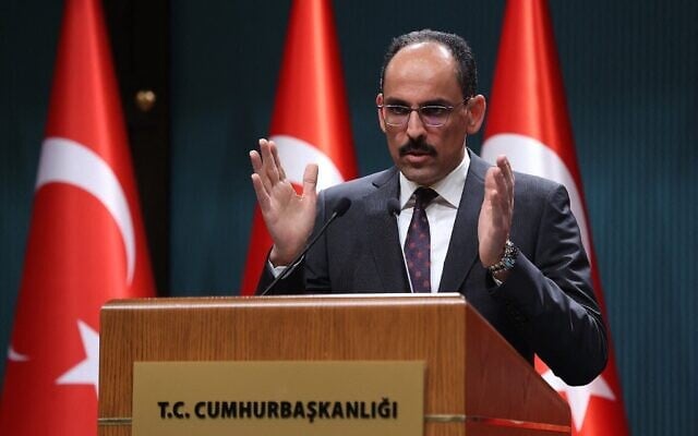 Ibrahim Kalin donne une conférence de presse, à Ankara, le 25 mai 2022. (Crédit : Adem Altan/AFP)