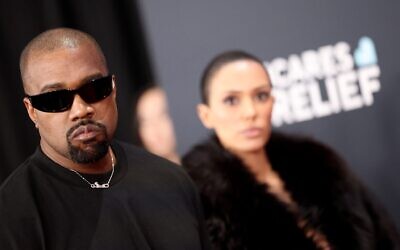 Kanye West et Bianca Censori assistant à la 67e édition des GRAMMY Awards, à Los Angeles, en Californie, le 2 février 2025. (Crédit : Matt Winkelmeyer/Getty Images for The Recording Academy/AFP)