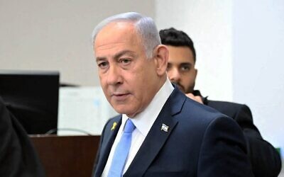 Le Premier ministre israélien Benjamin Netanyahu assiste à son procès pour corruption au tribunal de district de Tel Aviv, le 12 février 2025. (Yair Sagi / POOL / AFP)