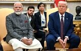 Le président américain Donald Trump s'adressant à la presse lors de sa rencontre avec le Premier ministre indien Narendra Modi, dans le Bureau ovale de la Maison Blanche, à Washington, le 13 février 2025. (Crédit : Jim Watson/AFP)