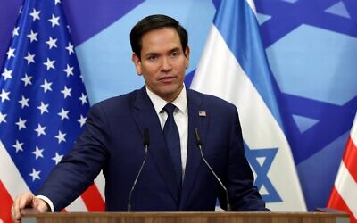 Le secrétaire d'État américain Marco Rubio s'exprimant lors d'une conférence de presse, à Jérusalem, le 16 février 2025. (Crédit : Evelyn Hockstein/ POOL/ AFP)