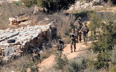 L'armée israélienne patrouille dans le village de Kfarchouba, dans le sud-Liban, le 17 février 2025. (Crédit : Rabih DAHER / AFP)