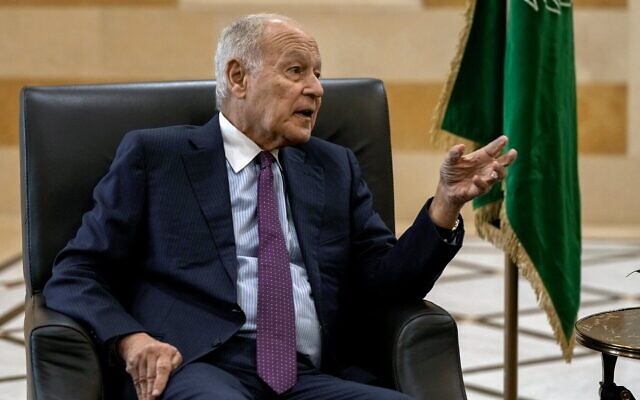 Illustration : Le secrétaire général de la Ligue arabe, Ahmed Aboul Gheit, s'exprimant lors d'une réunion, à Beyrouth, au Liban, le 13 janvier 2025. (Crédit : Bilal Hussein/AP) Illustration : Le secrétaire général de la Ligue arabe, Ahmed Aboul Gheit, s'exprimant lors d'une réunion, à Beyrouth, au Liban, le 13 janvier 2025. (Crédit : Bilal Hussein/AP)