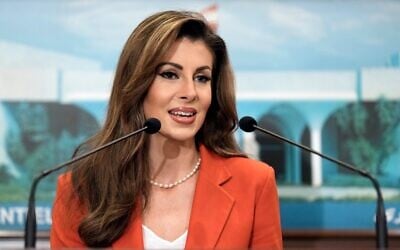 Morgan Ortagus, envoyée spéciale adjointe des États-Unis pour la paix au Moyen-Orient, s'exprimant lors d'une conférence de presse, à l'est de Beyrouth, au Liban, le 7 février 2025. (Crédit : Bilal Hussein/AP)
