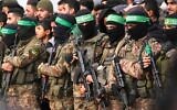 Des terroristes armés du Hamas se tenant en formation avant une libération d'otages, à Deir al-Balah, au centre de la bande de Gaza, le 8 février 2025. (Crédit : Abdel Kareem Hana/AP)