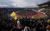 Des personnes se rassemblent pour les funérailles de l'ancien chef du Hezbollah Hassan Nasrallah et de Hashem Safieddine au stade de la Cité des sports de Beyrouth, au Liban, le 23 février 2025. (AP Photo/Hassan Ammar)