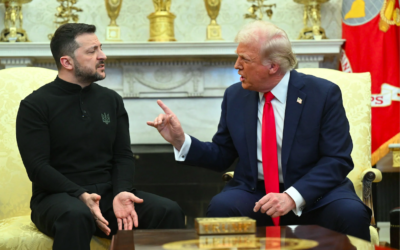 Le président américain Donald Trump et le président ukrainien Volodymyr Zelensky dans le Bureau ovale de la Maison Blanche, à Washington, le 28 février 2025. (Crédit : Saul Loeb/AFP)