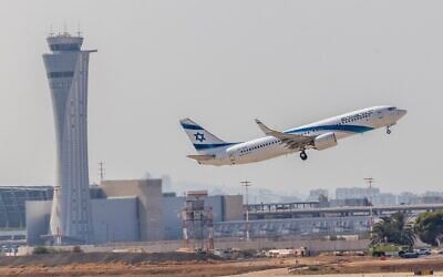 Un vol El Al décollant de l'aéroport Ben Gurion, à l'extérieur de Tel Aviv, le 25 août 2024. (Crédit : Yossi Aloni/Flash90)