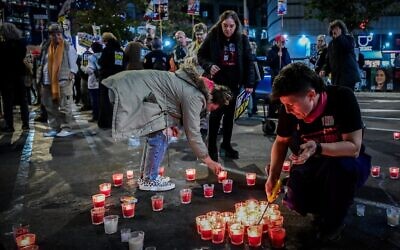 Manifestation en faveur de la libération des Israéliens otages dans la bande de Gaza,devant la base militaire de Kirya à Tel Aviv, le 18 février 2025. (Crédit : Avshalom Sassoni/Flash90)