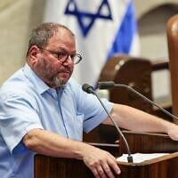 Le député du parti Hadash-Taal, Ofer Cassif, prend la parole lors d'une session  plénière de la Knesset, le 11 novembre 2024. (Noam Moskowitz, Porte-parole de la Knesset)