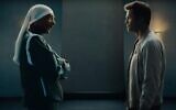 Tom Brady et Snoop Dogg jouent dans une publicité produite par la Fondation de Robert Kraft pour combattre l'antisémitisme, diffusée le 3 février 2025. (Capture d'écran)