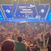 Délégués au Congrès sioniste mondial à Jérusalem, le 20 avril 2023. (Capture d'écran vidéo Twitter / utilisée conformément à l'article 27a de la loi sur le droit d'auteur)