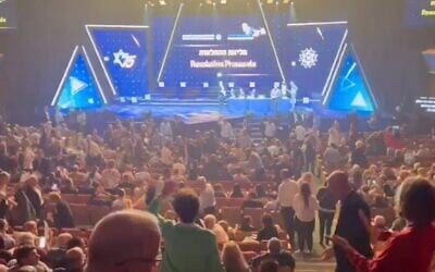 Délégués au Congrès sioniste mondial à Jérusalem, le 20 avril 2023. (Capture d'écran vidéo Twitter / utilisée conformément à l'article 27a de la loi sur le droit d'auteur)