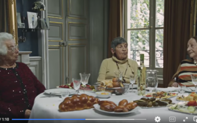 Capture d'écran tirée du documentaire « Les Filles de Birkenau » de David Teboul, diffusé sur France 5, sur laquelle apparaissent les rescapées de la Shoah Ether Sénot (à gauche), Ginette Kolinka (au centre) et Judith Elkan (à gauche). (Capture d'écran Facebook / 10.7 / utilisée conformément à l'article 27a de la loi sur le droit d'auteur)
