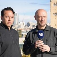 Le pasteur Sam Rodriguez (à gauche) et l'évêque Robert Stearns (à droite) à Jérusalem, en février 2025 (avec l'aimable autorisation d'Eagles' Wings)