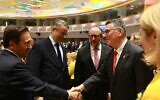 Le ministre des Affaires étrangères Gideon Saar rencontre ses homologues européens à Bruxelles, le 24 février 2025. (Crédit : Shalev Man/Ministère des Affaires étrangères)