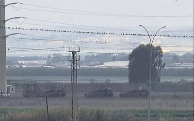 Des chars israéliens, près de la ville de Jénine, en Cisjordanie, le 23 février 2025. (Crédit : Réseaux sociaux ; utilisée conformément à l'article 27a de la loi sur le droit d'auteur)